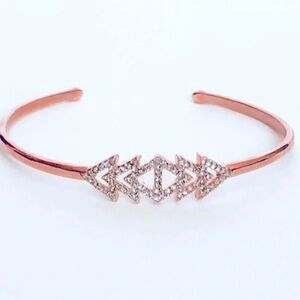 BNWT Stella and dot rose gold pave crystal cuff in size S/M